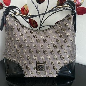 Beautiful 😍 DOONEY & BOURKE Nikki shadow signature logo shoulder bag